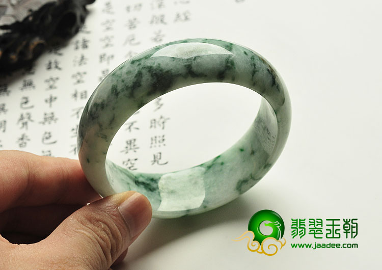 细糯种飘花缅甸翡翠A货手镯（57mm）