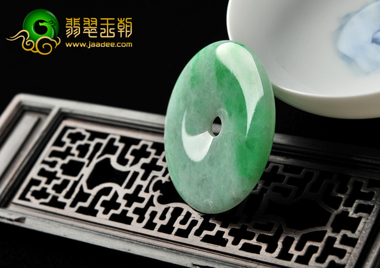 糯冰种翠色缅甸翡翠A货平安扣挂件
