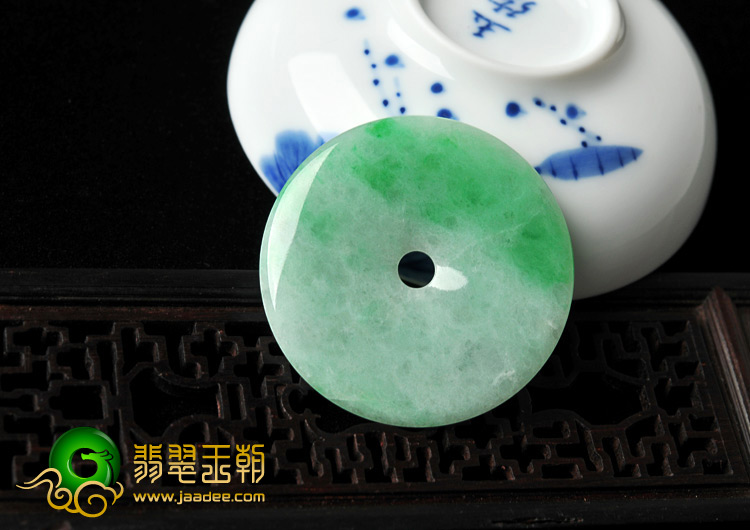 糯冰种翠色缅甸翡翠A货平安扣挂件