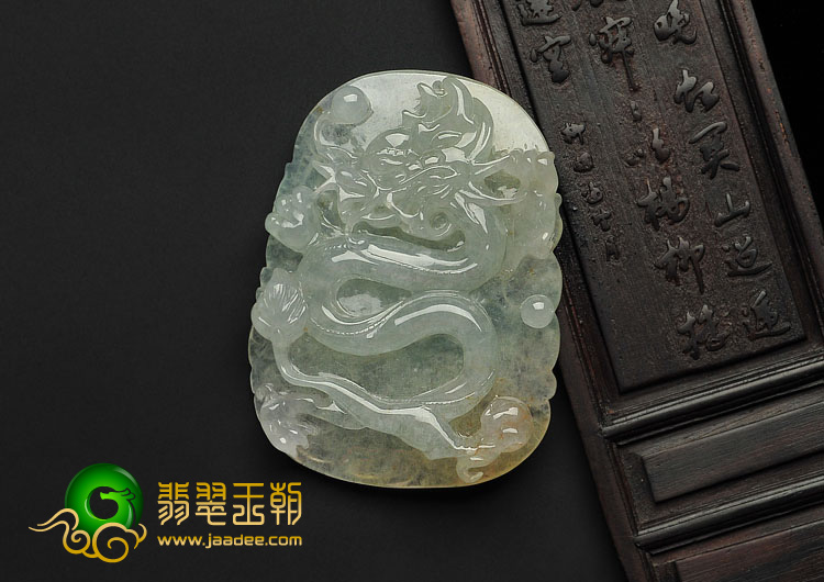 冰种淡晴水缅甸翡翠A货龙牌挂件
