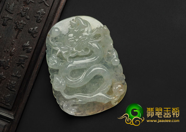 冰种淡晴水缅甸翡翠A货龙牌挂件