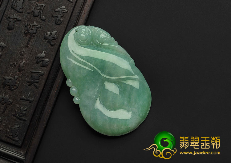 糯冰种豆色缅甸翡翠A货玉兰花挂件