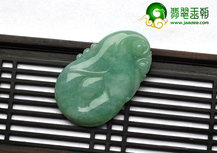 糯冰种豆色缅甸翡翠A货玉兰花挂件