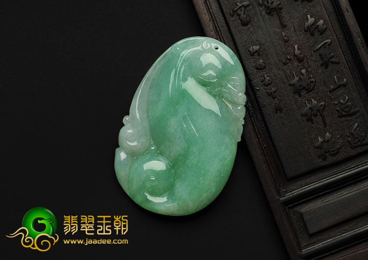 糯冰种豆色缅甸翡翠A货如意挂件