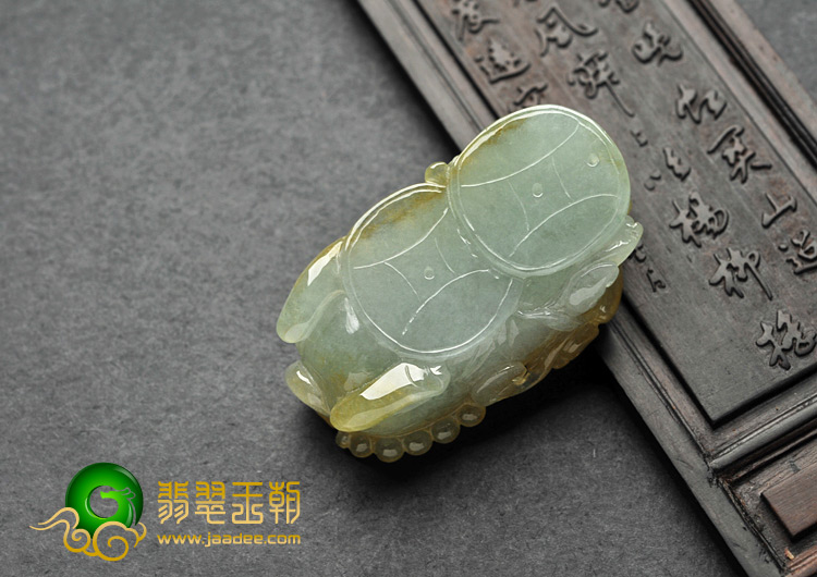 冰种黄翡缅甸翡翠A货貔貅挂件