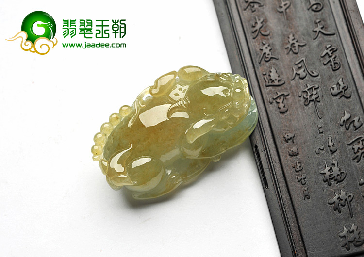 冰种黄翡缅甸翡翠A货貔貅挂件