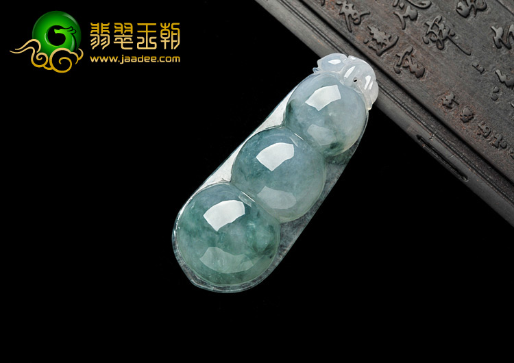 冰种飘花缅甸翡翠A货四季豆挂件