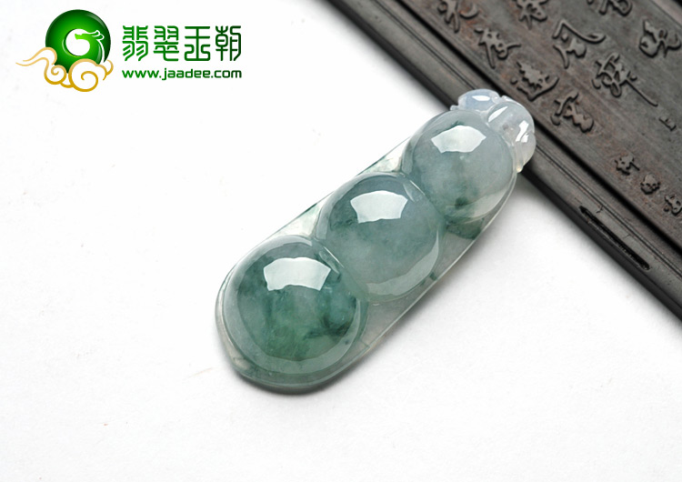 冰种飘花缅甸翡翠A货四季豆挂件