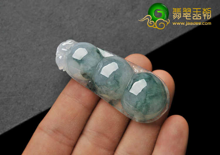 冰种飘花缅甸翡翠A货四季豆挂件