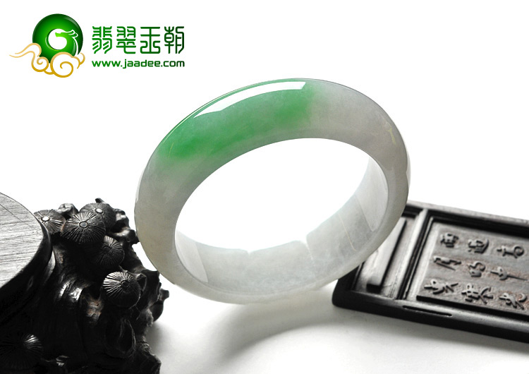 糯冰种翠色缅甸翡翠A货手镯（58.8mm）