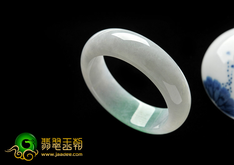 糯冰种翠色缅甸翡翠A货手镯（58.8mm）