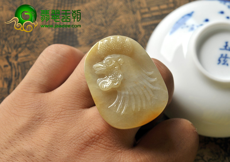 糯冰种黄翡缅甸翡翠A货官上加冠挂件