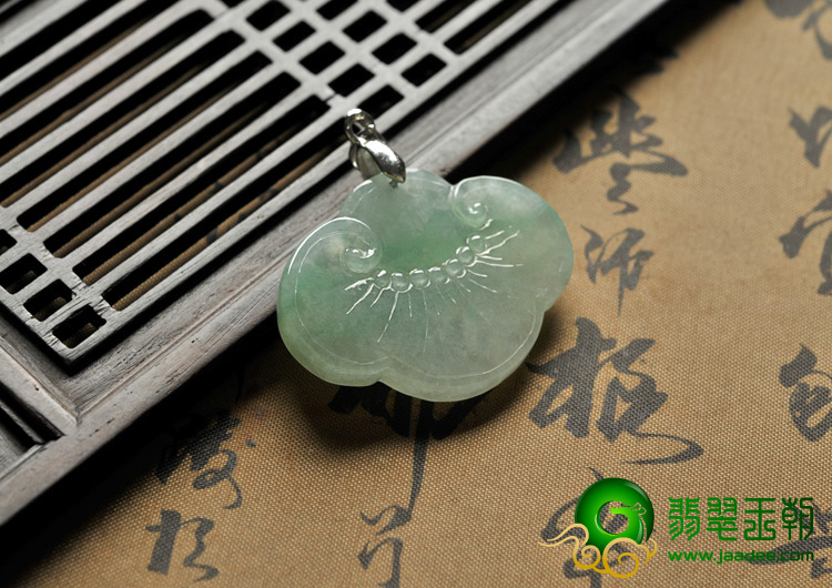 糯冰种飘翠缅甸翡翠A货如意挂件