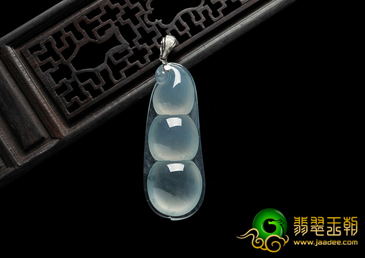 冰玻种飘花缅甸翡翠A货四季豆挂件