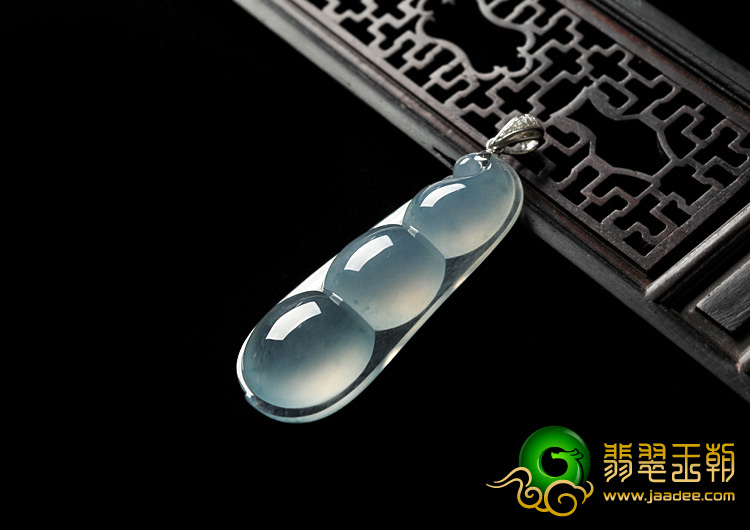 冰玻种飘花缅甸翡翠A货四季豆挂件