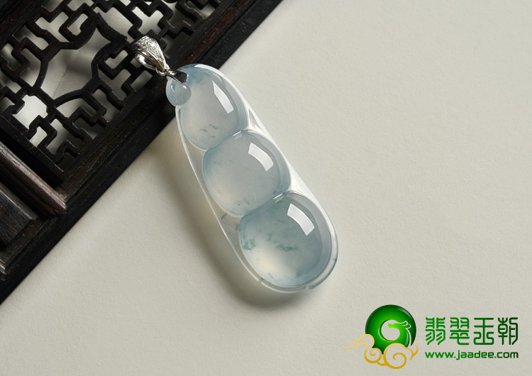 冰玻种飘花缅甸翡翠A货四季豆挂件