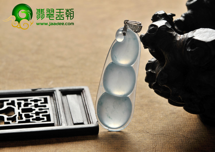冰玻种飘花缅甸翡翠A货四季豆挂件