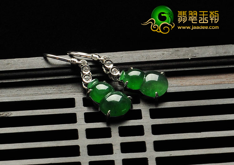 冰种正阳绿缅甸翡翠A货镶白金葫芦耳坠（真钻）
