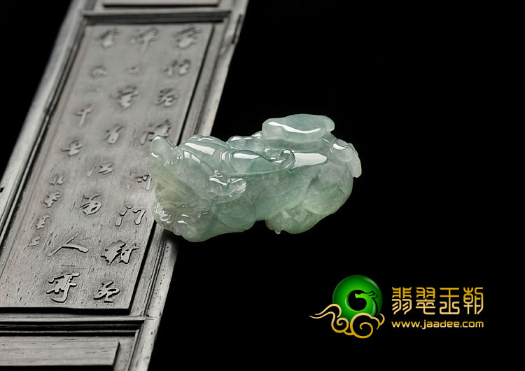 冰种晴水缅甸翡翠A货貔貅挂件