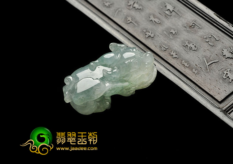 冰种晴水缅甸翡翠A货貔貅挂件
