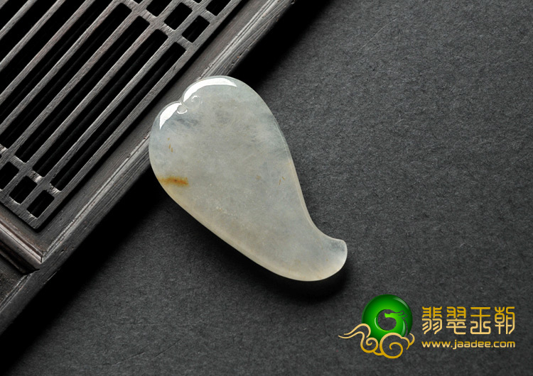 冰种缅甸翡翠A货府中有龙挂件