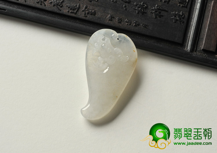 冰种缅甸翡翠A货府中有龙挂件