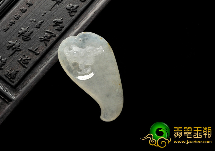 冰种缅甸翡翠A货府中有龙挂件
