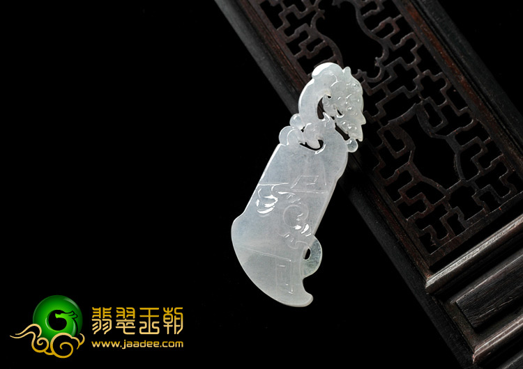 冰种缅甸翡翠A货府中有龙挂件