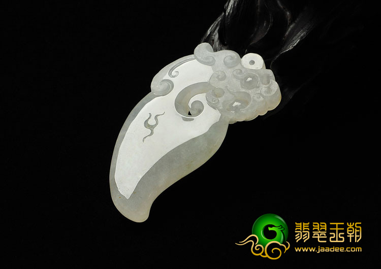 糯冰种缅甸翡翠A货府中有龙挂件