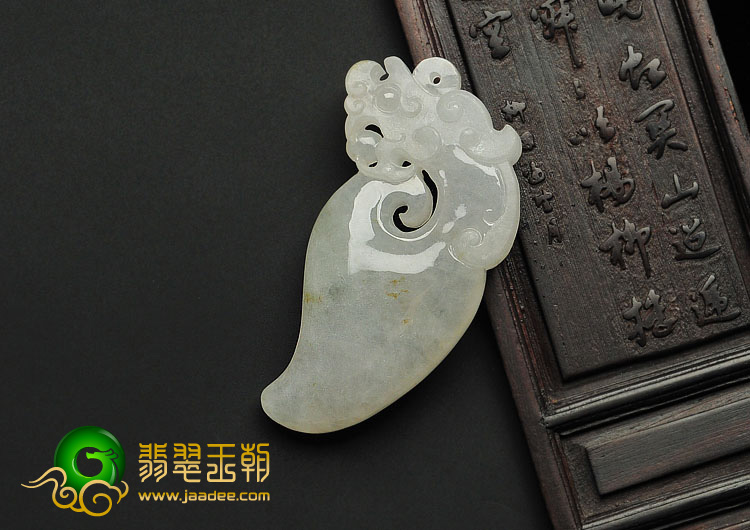 糯冰种缅甸翡翠A货府中有龙挂件