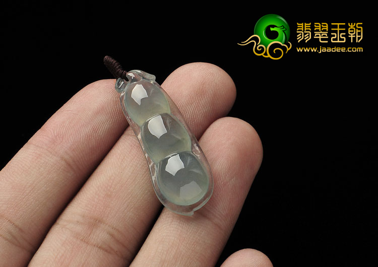 冰种略飘花缅甸翡翠A货四季豆挂件