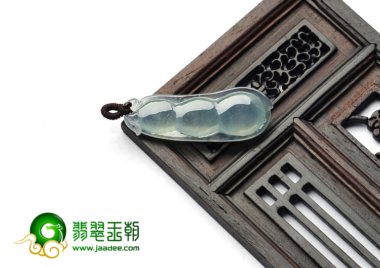 冰种略飘花缅甸翡翠A货四季豆挂件