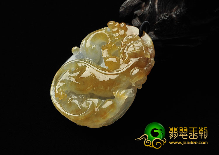 冰种黄翡飘花缅甸翡翠A货虎牌挂件