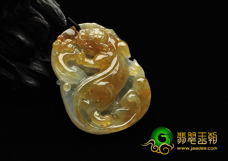 冰种黄翡飘花缅甸翡翠A货虎牌挂件