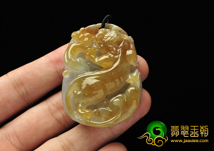 冰种黄翡飘花缅甸翡翠A货虎牌挂件