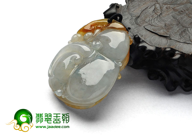 冰种黄翡飘花缅甸翡翠A货虎牌挂件
