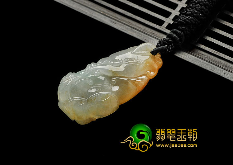 冰种黄翡缅甸翡翠A货玉兔挂件
