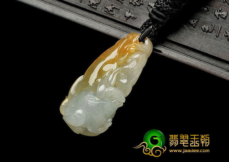 冰种黄翡缅甸翡翠A货玉兔挂件
