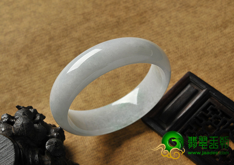 糯冰种晴水缅甸翡翠A货手镯（58.2mm）