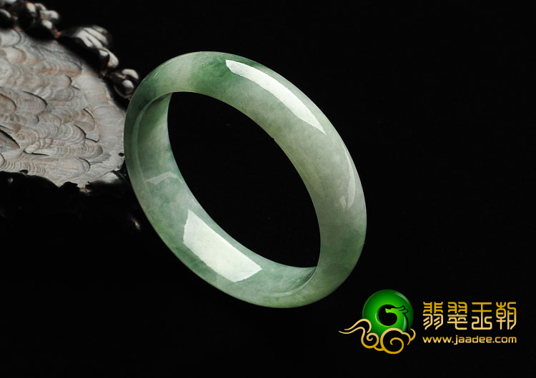 糯冰种晴水缅甸翡翠A货手镯（55.8mm）