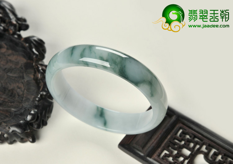 糯冰种飘花缅甸翡翠A货手镯（61.7mm）