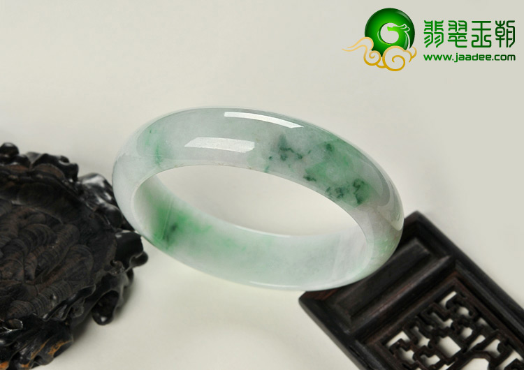 糯冰种春带彩缅甸翡翠A货手镯（59.6mm）