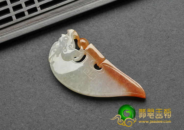 糯冰种红黄翡缅甸翡翠A货仿古龙牌挂件