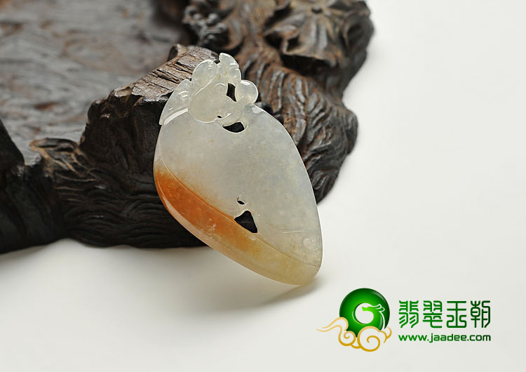 糯冰种红黄翡缅甸翡翠A货仿古龙牌挂件