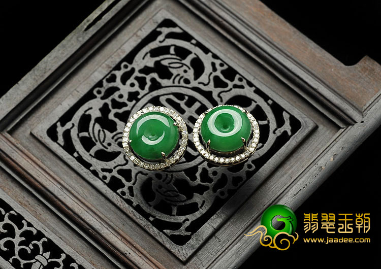 糯冰种阳绿缅甸翡翠A货镶白金平安扣耳环（真钻）