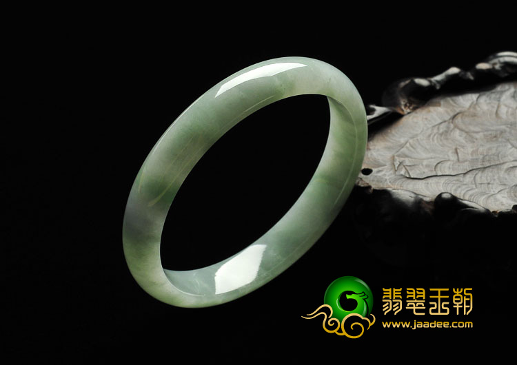 糯冰种豆色缅甸翡翠A货手镯（56.8mm）