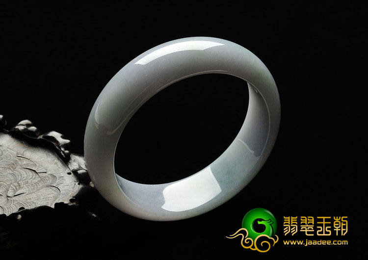 糯冰种淡春带彩缅甸翡翠A货手镯（57.9mm）
