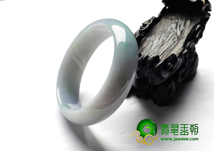 糯冰种淡春带彩缅甸翡翠A货手镯（57.9mm）