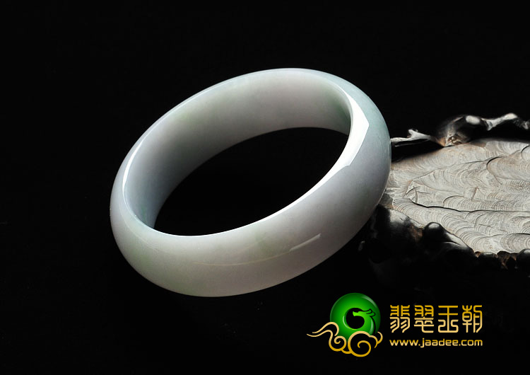 糯冰种淡春带彩缅甸翡翠A货手镯（57.9mm）