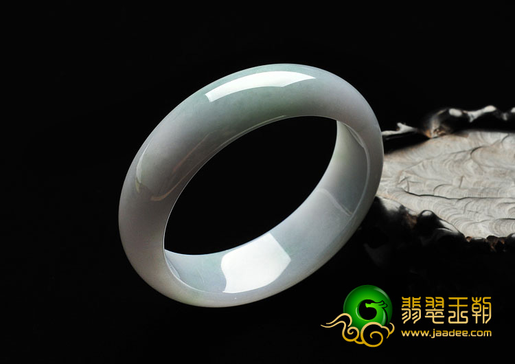 糯冰种淡春带彩缅甸翡翠A货手镯（57.9mm）